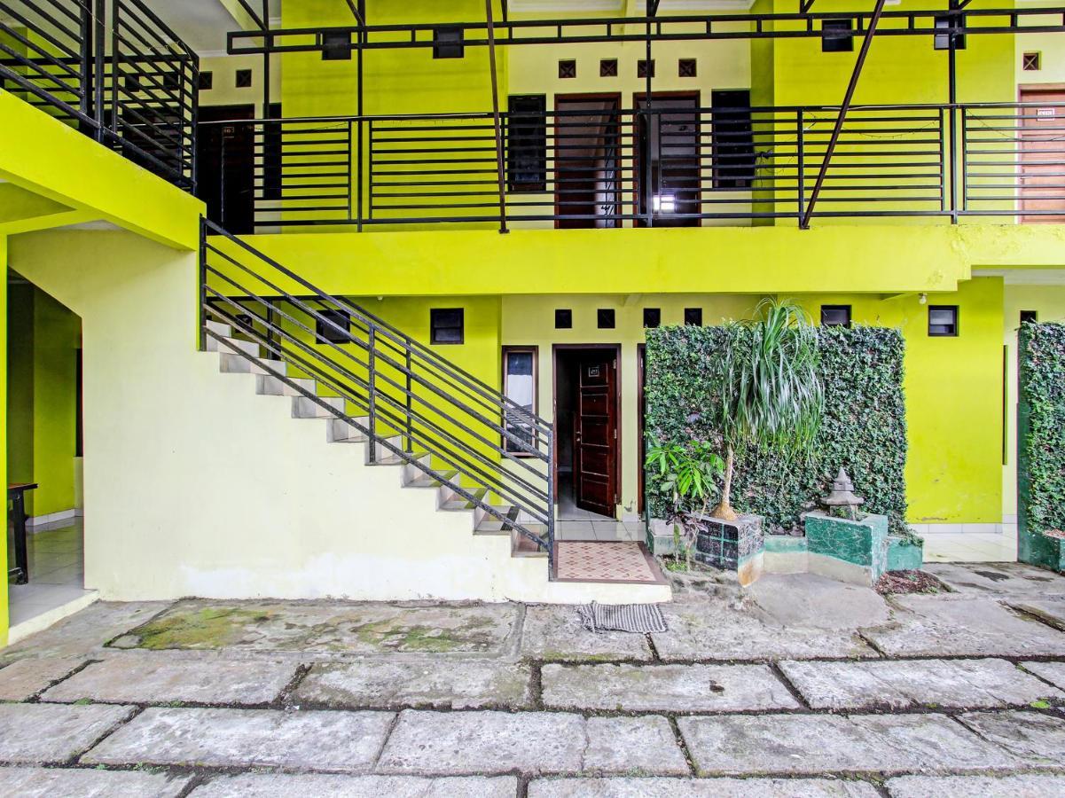 Oyo 92198 Kalegan 2 Guesthouse Yogyakarta Dış mekan fotoğraf