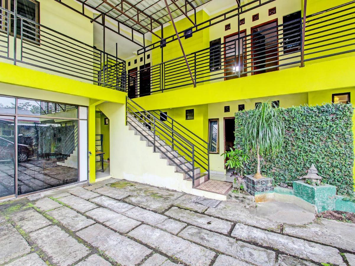 Oyo 92198 Kalegan 2 Guesthouse Yogyakarta Dış mekan fotoğraf