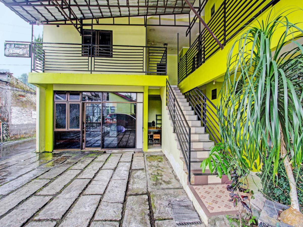 Oyo 92198 Kalegan 2 Guesthouse Yogyakarta Dış mekan fotoğraf