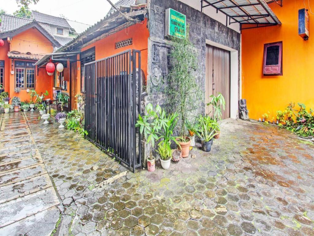 Oyo 92198 Kalegan 2 Guesthouse Yogyakarta Dış mekan fotoğraf